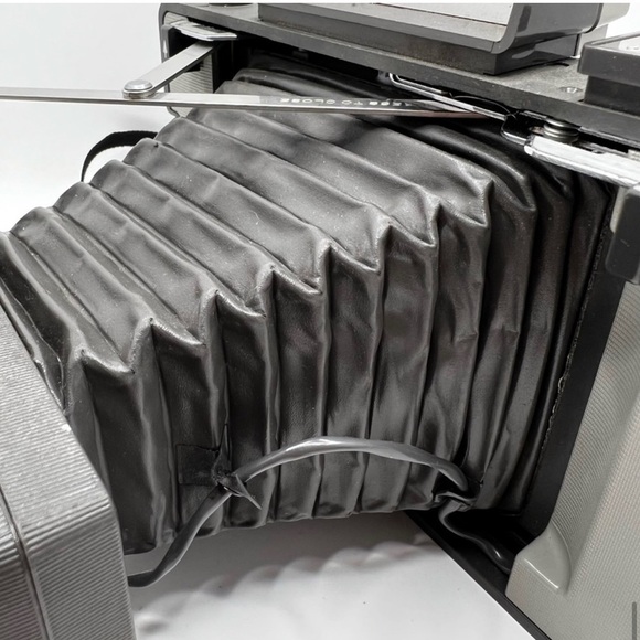 Polaroid Model 420 Vintage Instant Film Camera Packfilm - Picture 11 of 15